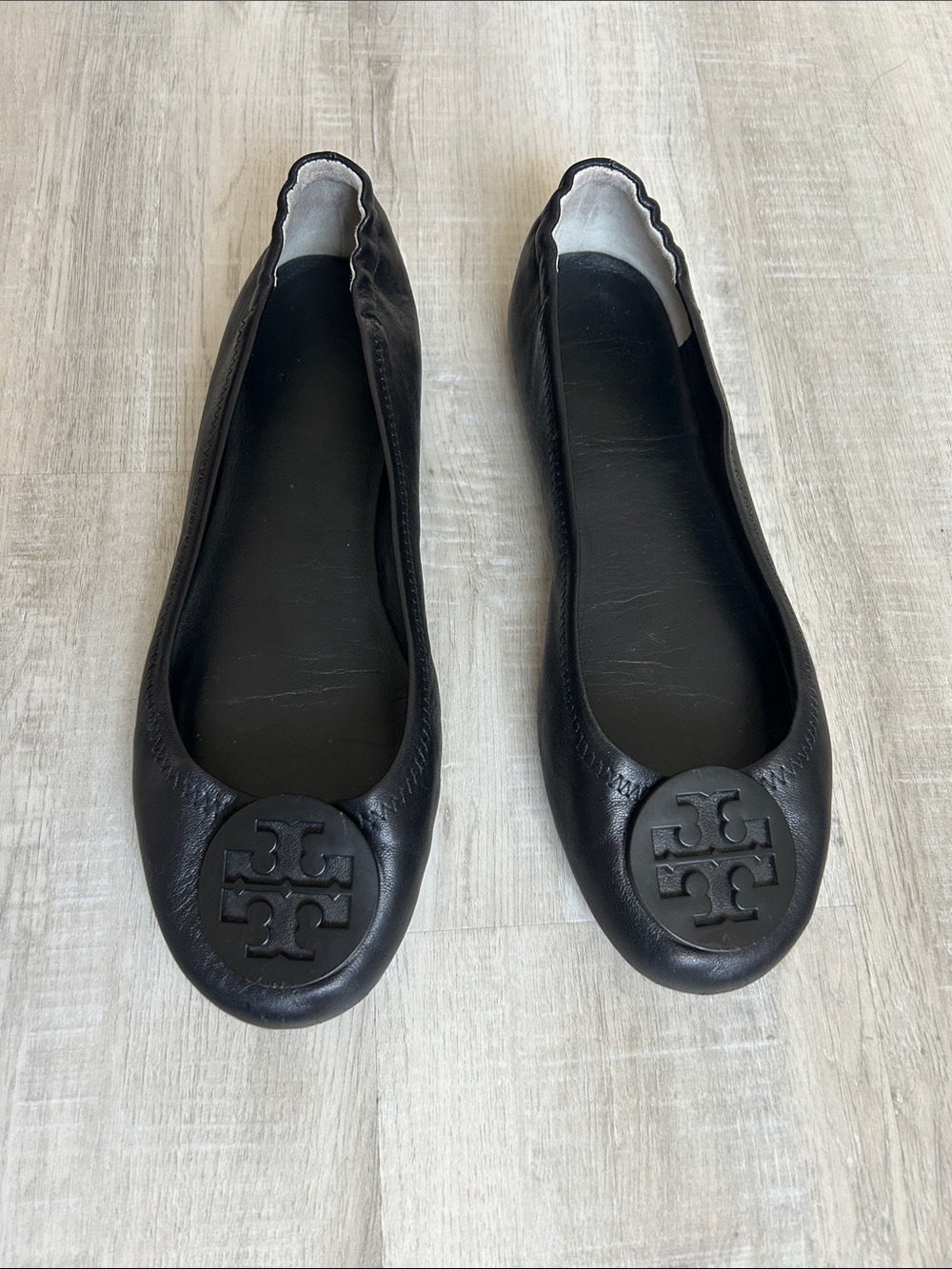 TORY BURCH  Black Leather Ballet Flats with Logo Medallion Sz 9M